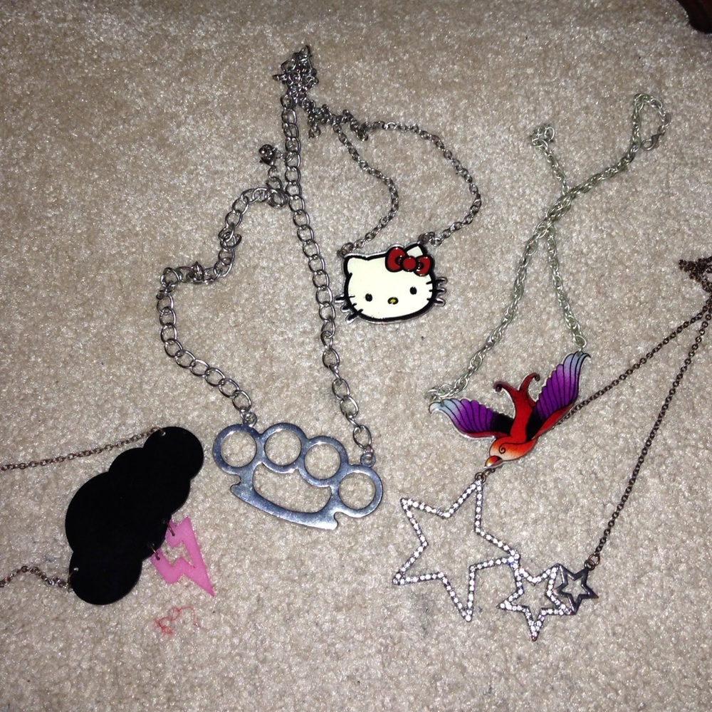 Hello kitty necklace